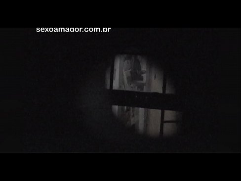 ❤️ Blondiin saab salaja videolevi naabruskonna voyeuri poolt peidetud õõnsate telliskivide taha peidetud ❤️ Pornovideo at et.onetubes.top ❤